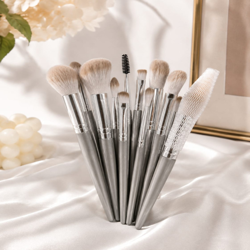 12pcs/Set Professional Makeup Brush Set, Silver Cosmetics Tools For Foundation, Blush, Eyebrow, Concealer, Liquid Mixing, Etc. Essential For Beginners And Makeup Artists - Image 3
